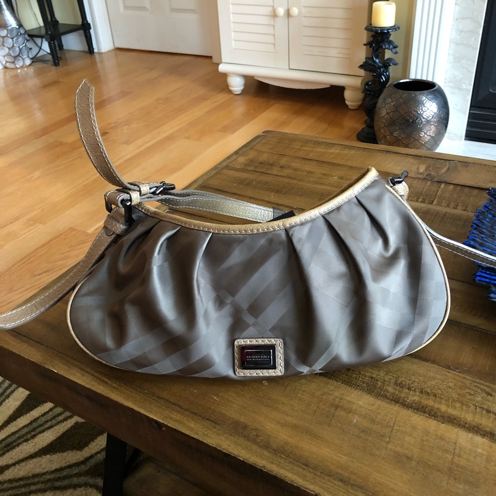 ✨🎀Authentic Burberry Bag🎀✨